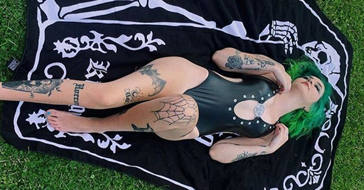 10 Things Every Goth Girl Needs For Summer