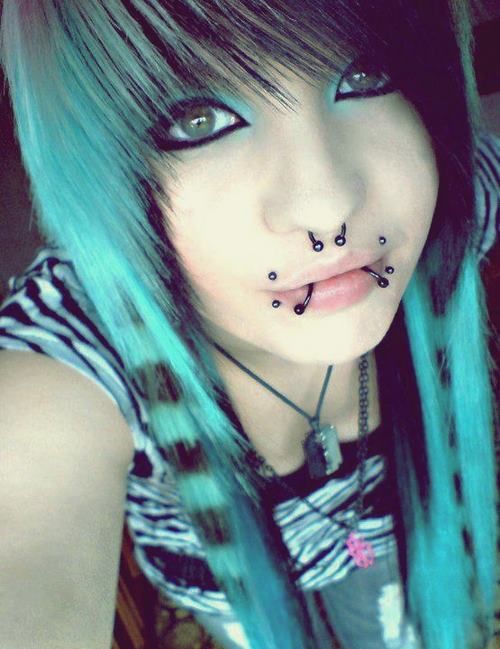 The Piercings Trends of the 2000s Are Returning With a Vengeance